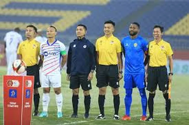 Trợ Lý Trọng Tài Bóng Đá Và Vai Trò Thầm Lặng Trên Sân